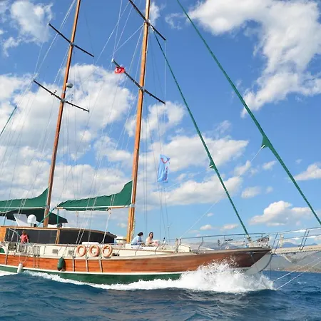Cabin Charter In Turkey ספינת מלון פאטהיה
