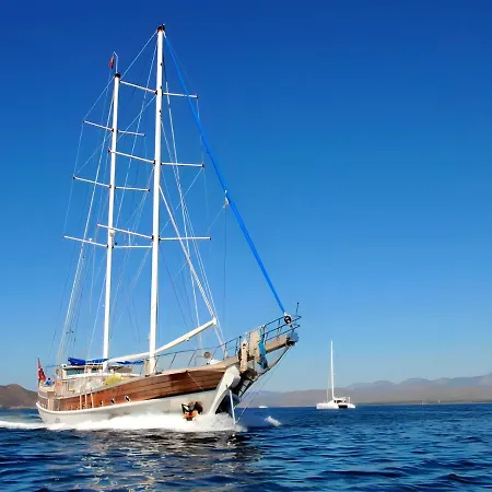 Cabin Charter In Turkey ספינת מלון *