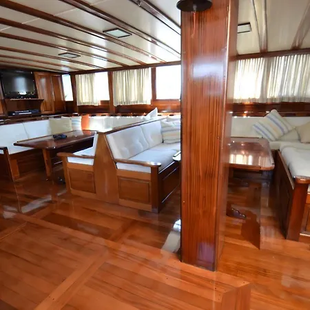 Cabin Charter In Turkey ספינת מלון *
