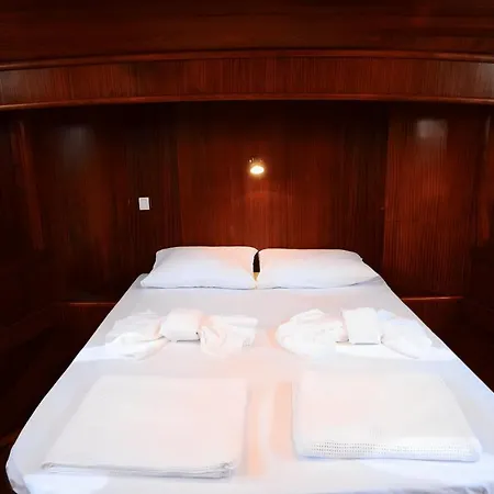 Cabin Charter In Turkey ספינת מלון