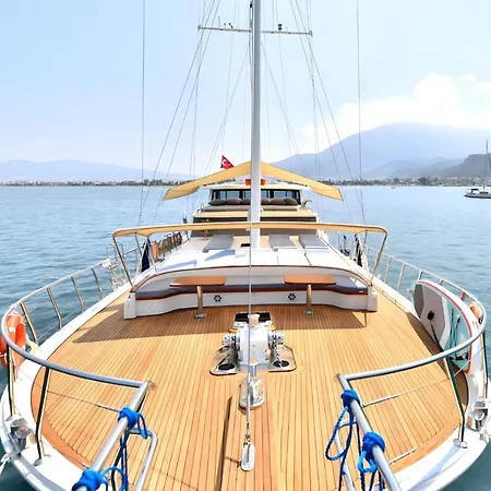 Cabin Charter In Turkey ספינת מלון