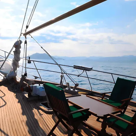Cabin Charter In Turkey ספינת מלון פאטהיה