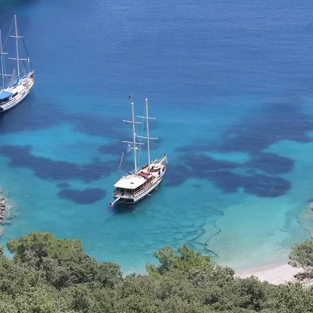 Cabin Charter In Turkey ספינת מלון *