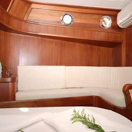 Cabin Charter In Turkey ספינת מלון